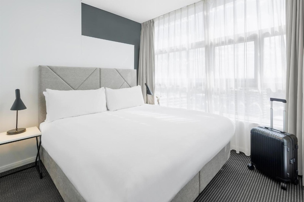Meriton Suites Zetland Main image